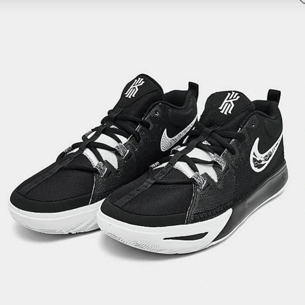 BIG KIDS' NIKE KYRIE FLYTRAP 6 BASKETBALL‎ SHOES